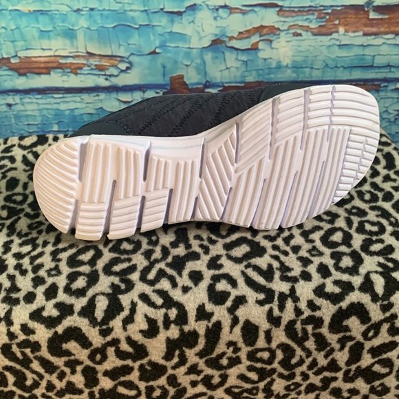 Athletic Works Women's Pull-On Sneakers - Picture 6 of 8